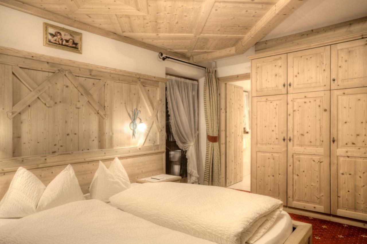 Hotel Ciasa Ai Pini Сан Касиано Екстериор снимка