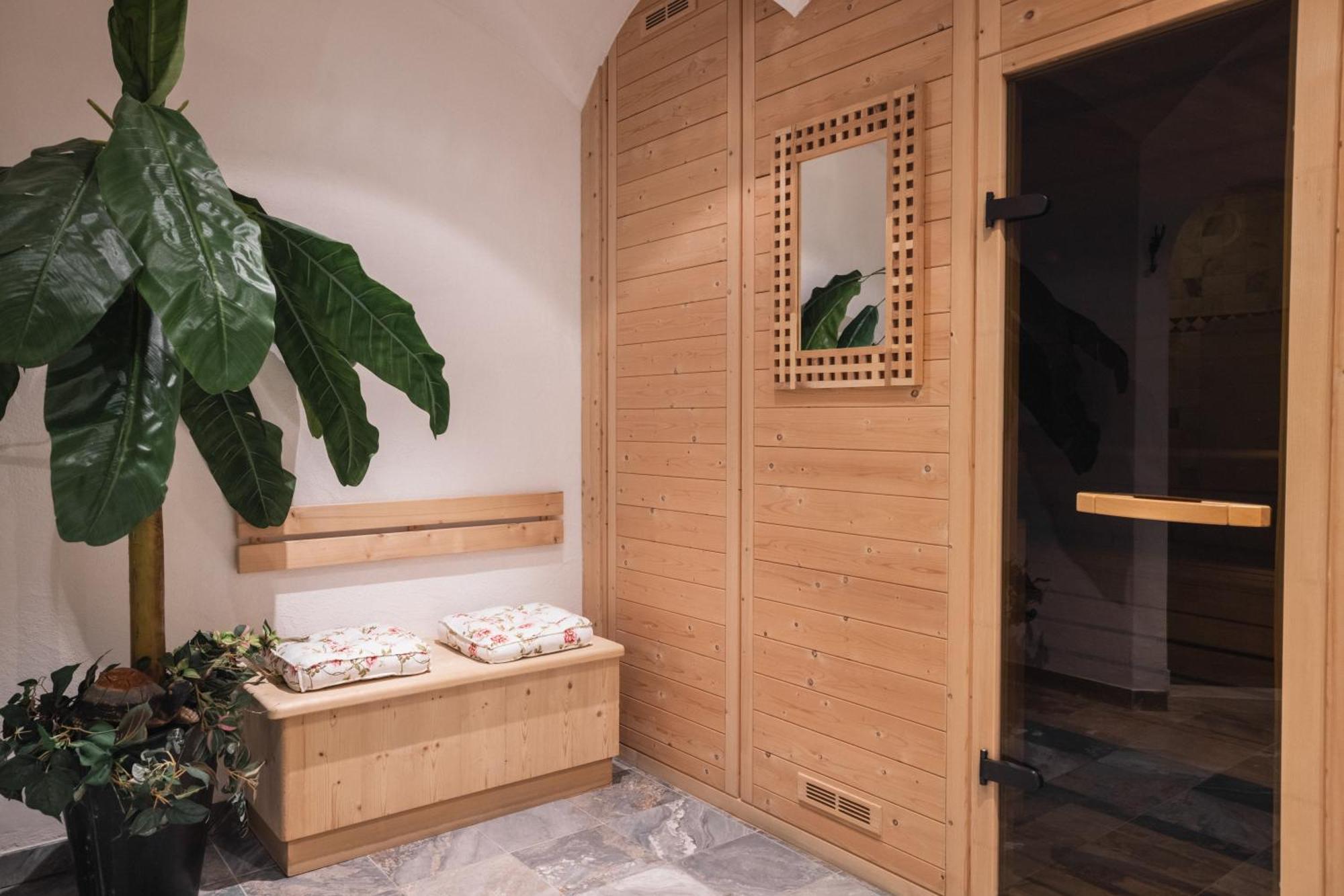Hotel Ciasa Ai Pini Сан Касиано Екстериор снимка