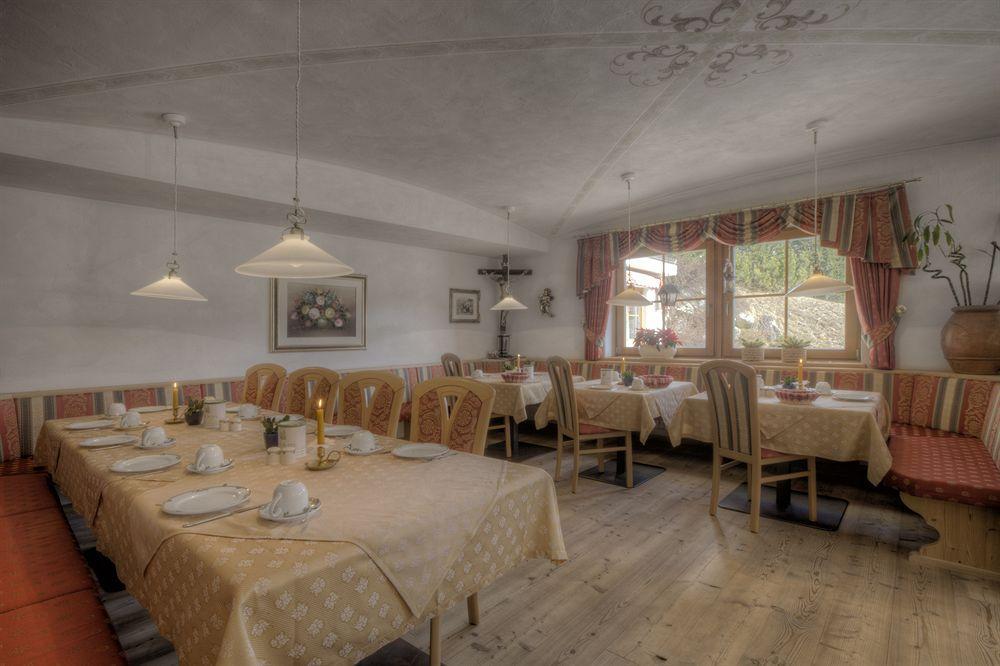 Hotel Ciasa Ai Pini Сан Касиано Екстериор снимка