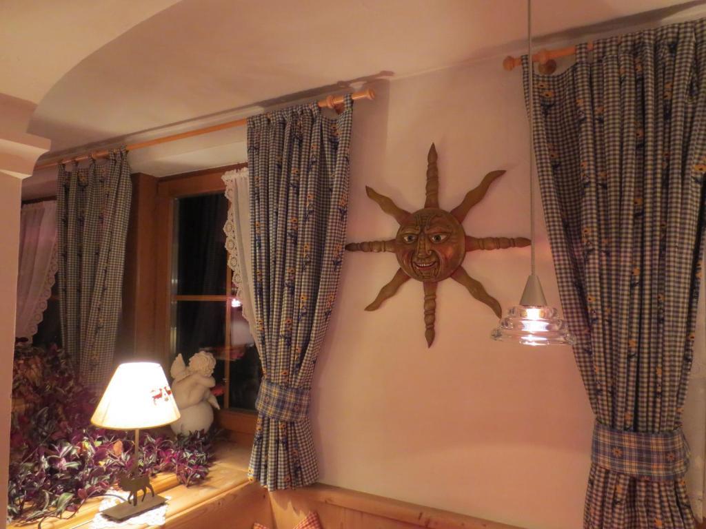 Hotel Ciasa Ai Pini Сан Касиано Екстериор снимка