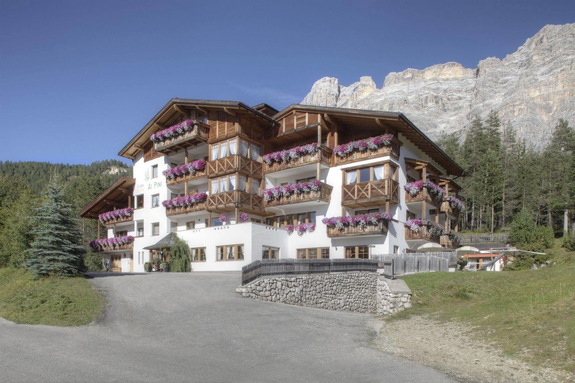 Hotel Ciasa Ai Pini Сан Касиано Екстериор снимка